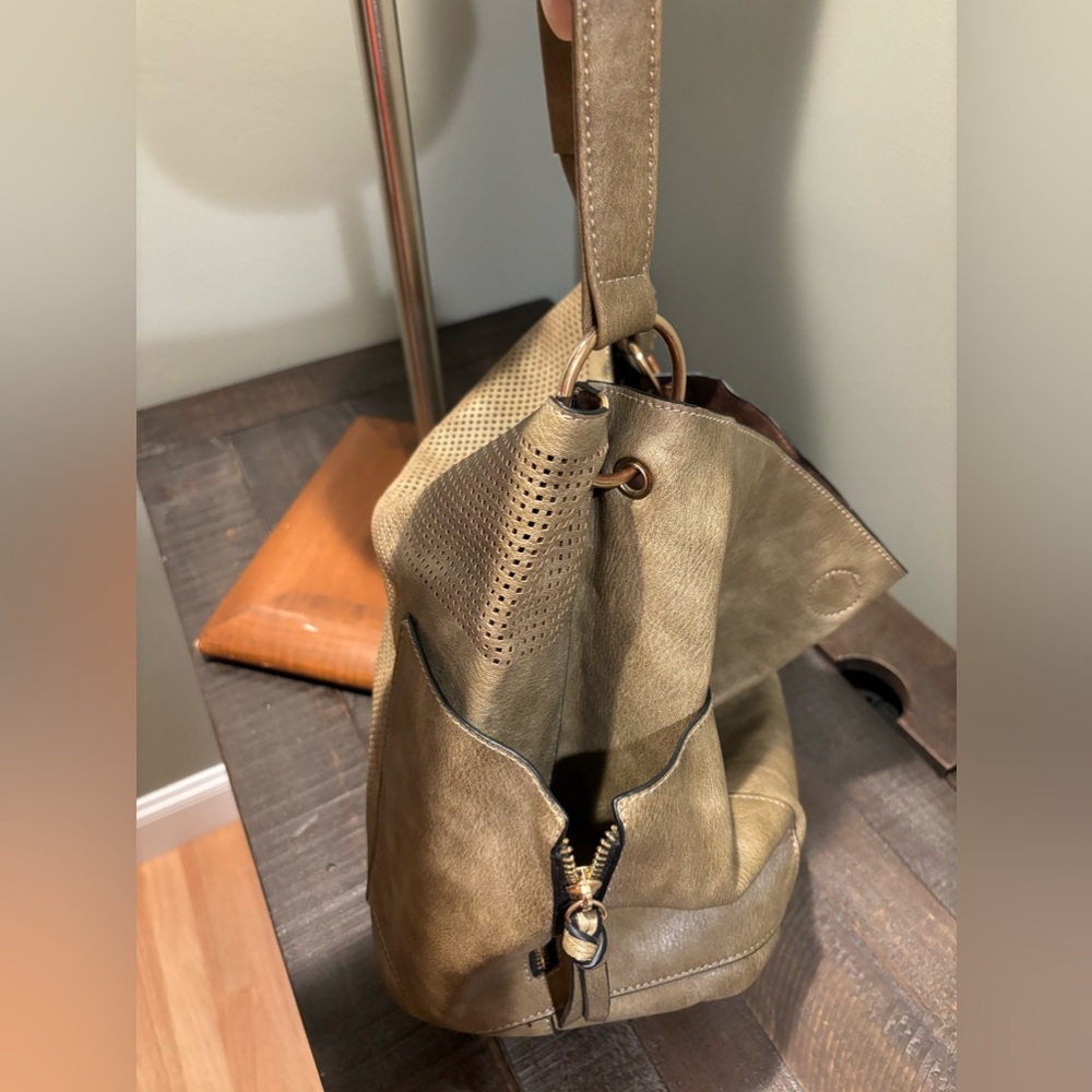 Vegan Moss Green Leather Ladies Purse. Shoulder Bag Or Crossbody - Picture 4 of 5